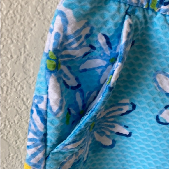 Lilly Pulitzer daisy blue shorts 🌼 - Picture 5 of 9